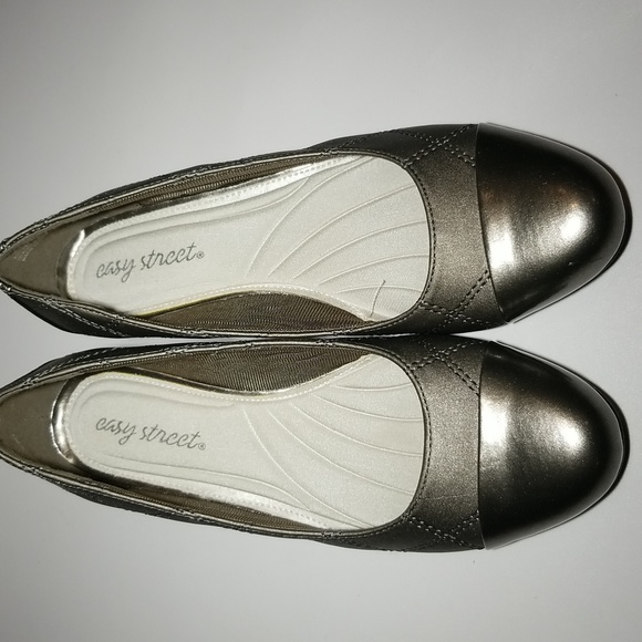 Quilted Shimmer heeled dress shoe. - Picture 4 of 13